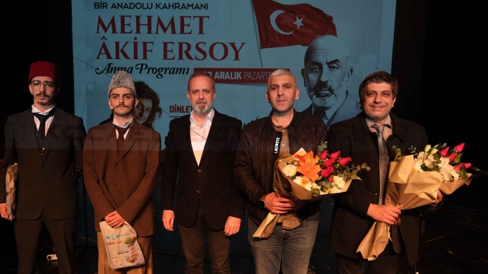 Mehmet Akif, dinleti ve tiyatro ile anıldı
